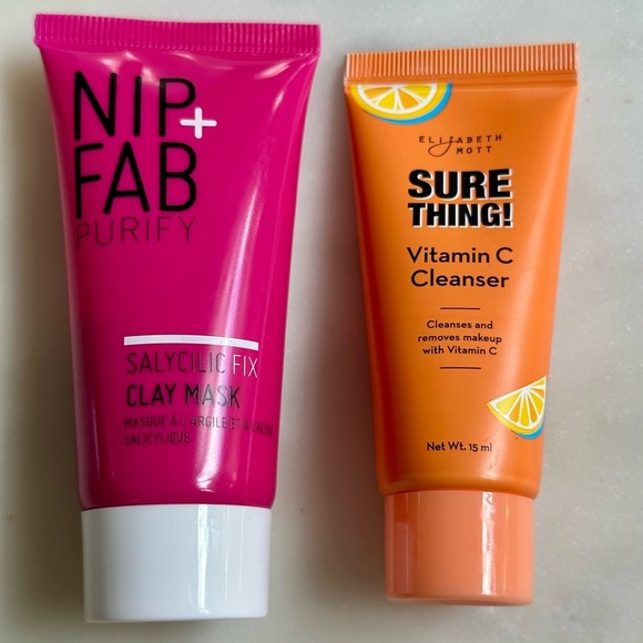 Summer Essentials Beauty Sample Bundle - Picture 5 of 7